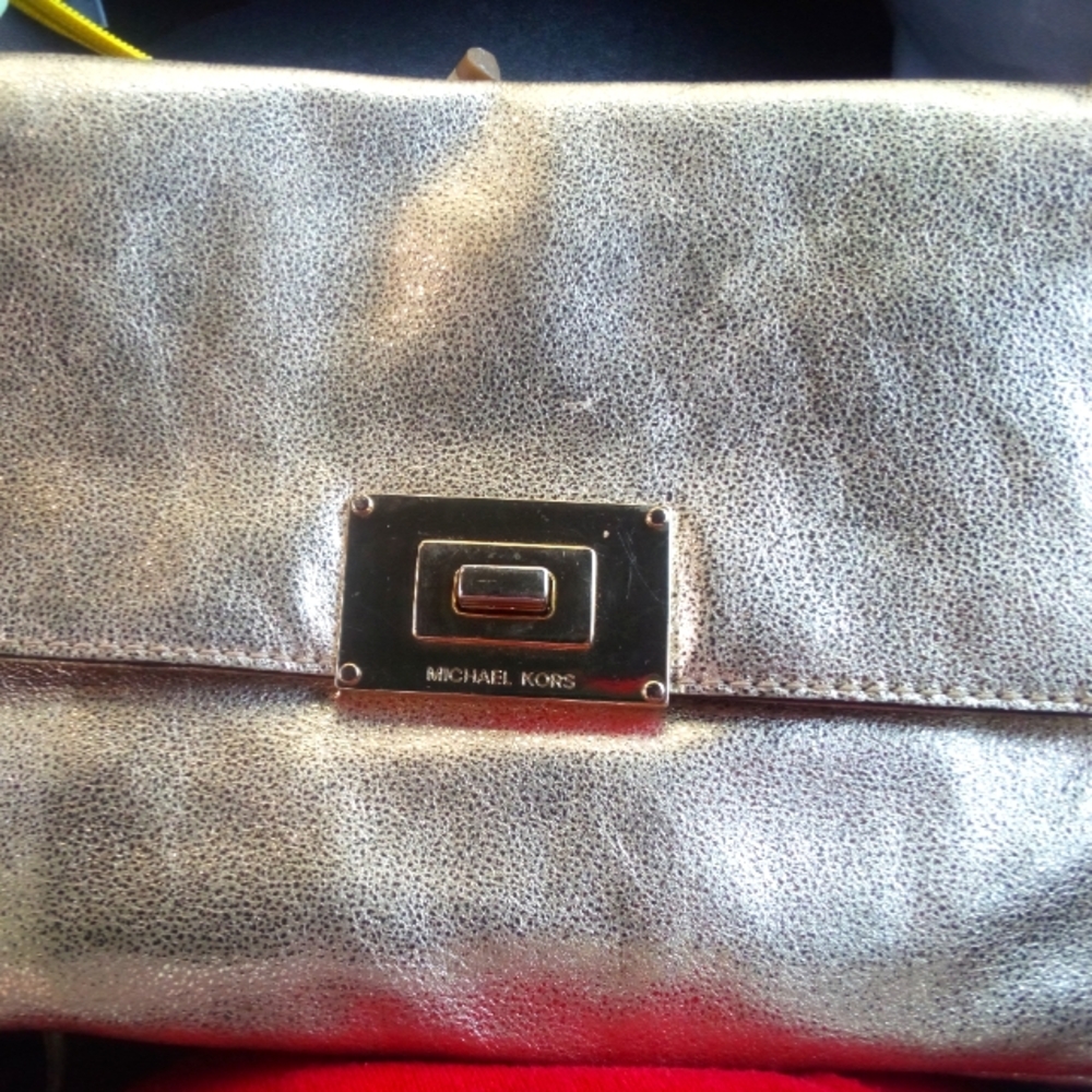 Gold kors purse